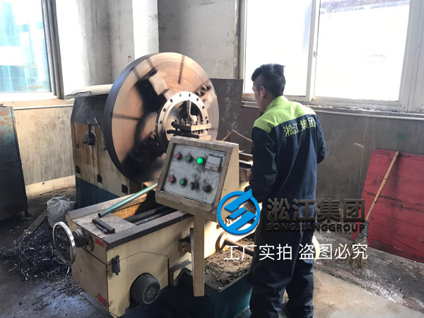 橡膠軟接頭法蘭生產(chǎn)制造現(xiàn)場