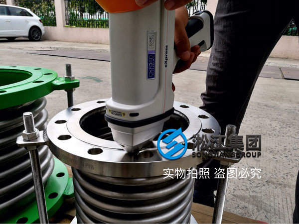 不銹鋼波紋膨脹節(jié)先用光譜儀檢查再發(fā)貨