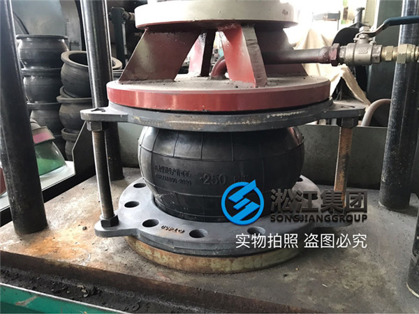 DN250橡膠軟接頭球墨法蘭強(qiáng)度檢測(cè)