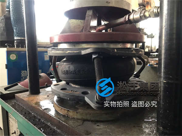 DN250橡膠軟接頭球墨法蘭強(qiáng)度檢測(cè)
