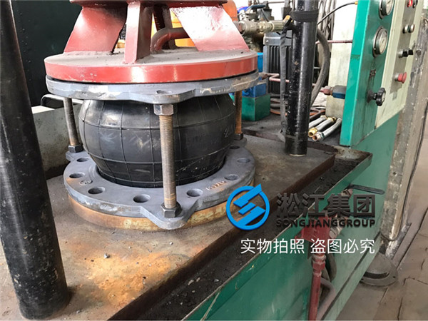 DN250橡膠軟接頭球墨法蘭強(qiáng)度檢測(cè)