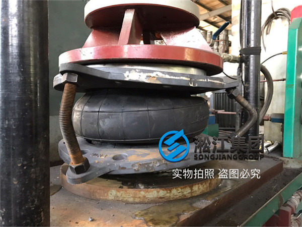 DN250橡膠軟接頭球墨法蘭強(qiáng)度檢測(cè)