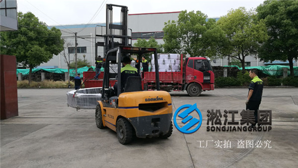 大口徑橡膠軟接頭發(fā)往上海竹園污水處理廠