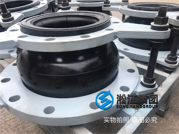 板式換熱機組異徑橡膠軟接頭發(fā)貨現(xiàn)場