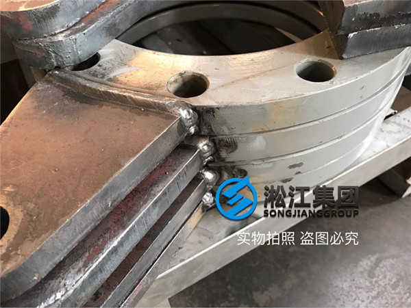 ?為高壓供水機組生產(chǎn)一批限位異徑橡膠軟接頭